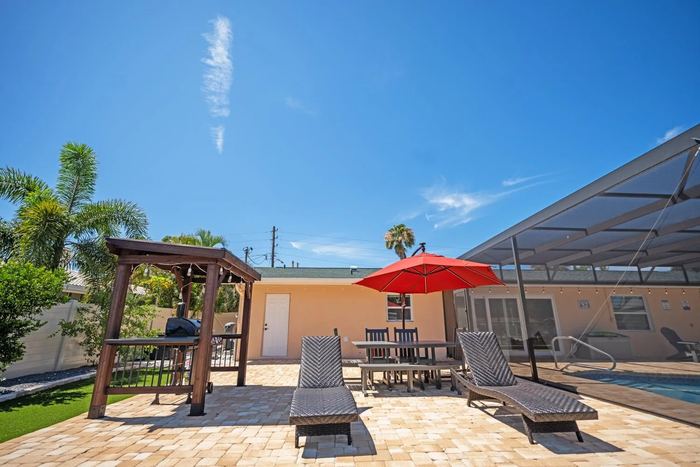 245 78th Ave N listing photo 16