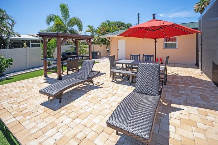 245 78th Ave N listing photo 19
