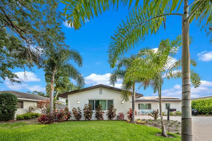 5119 Venetian Blvd listing photo 8