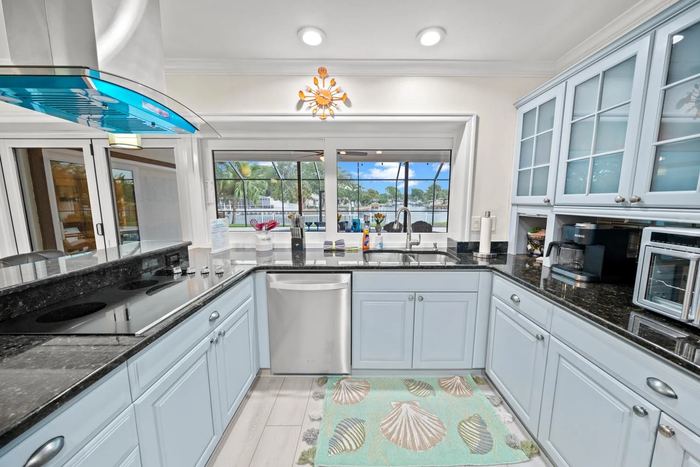 5119 Venetian Blvd listing photo 21