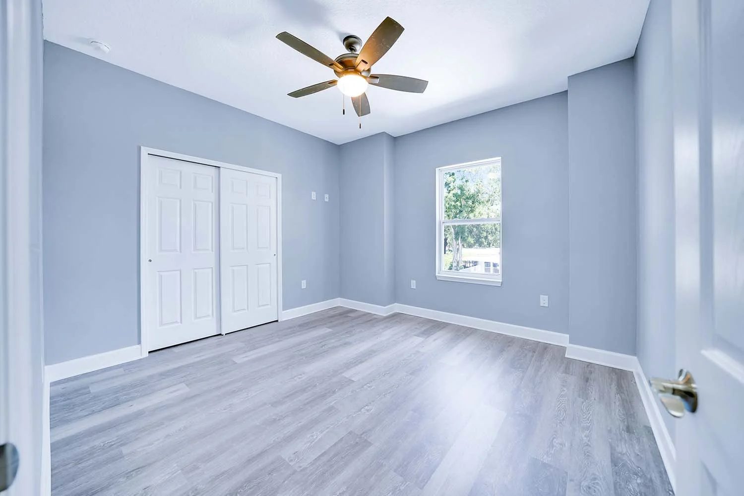 Empty room 3, before virtual staging